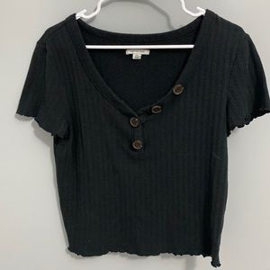 American Eagle black button tshirt